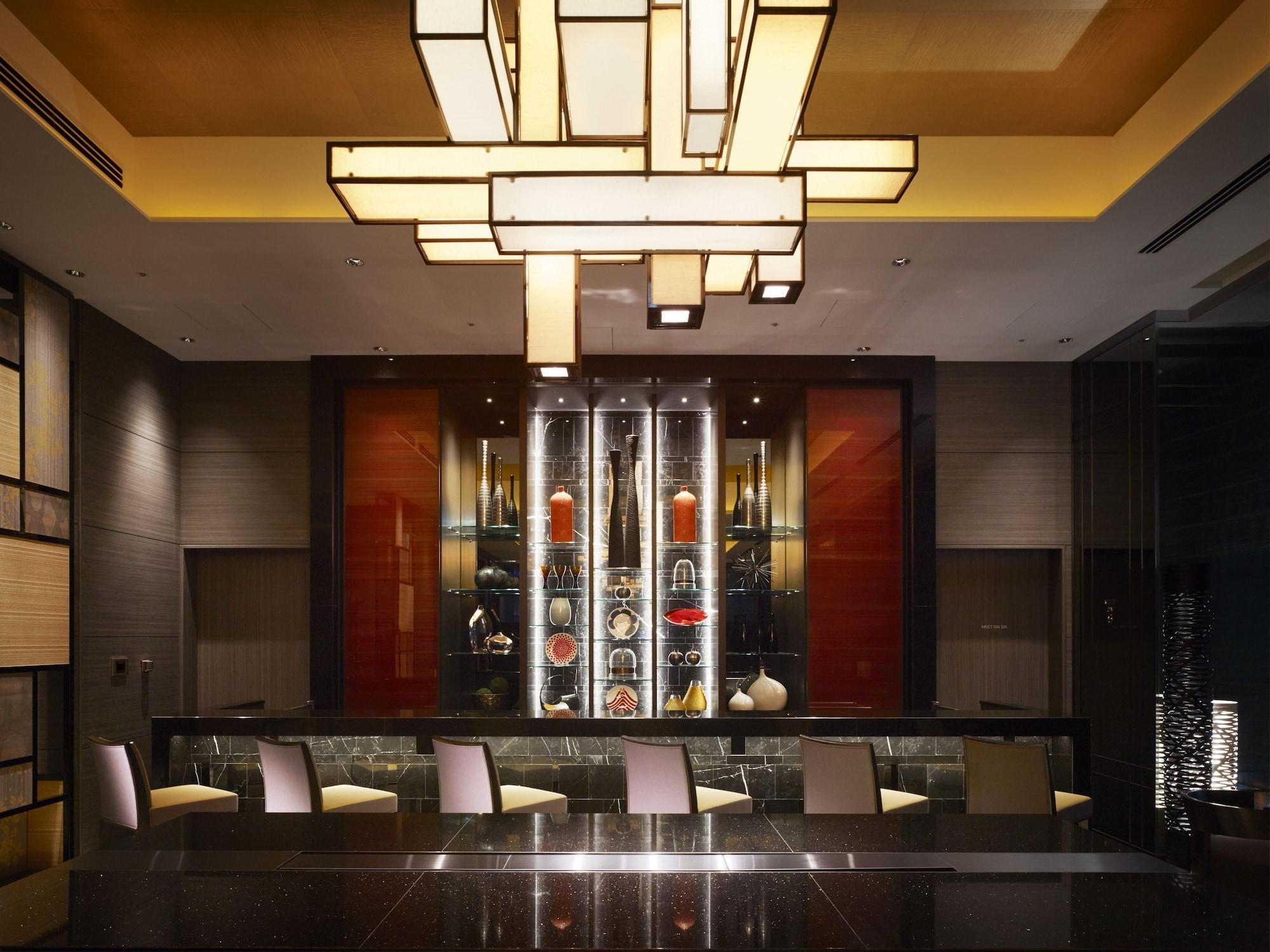 Oakwood Premier Tokyo Hotel Екстериор снимка The bar at the lobby