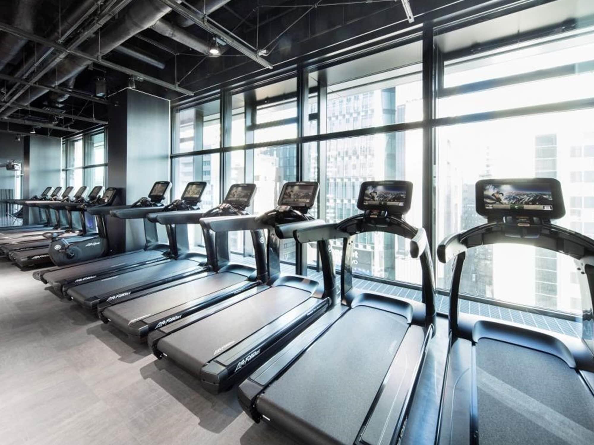 Oakwood Premier Tokyo Hotel Екстериор снимка The gym at the 1000m² sports and wellness centre