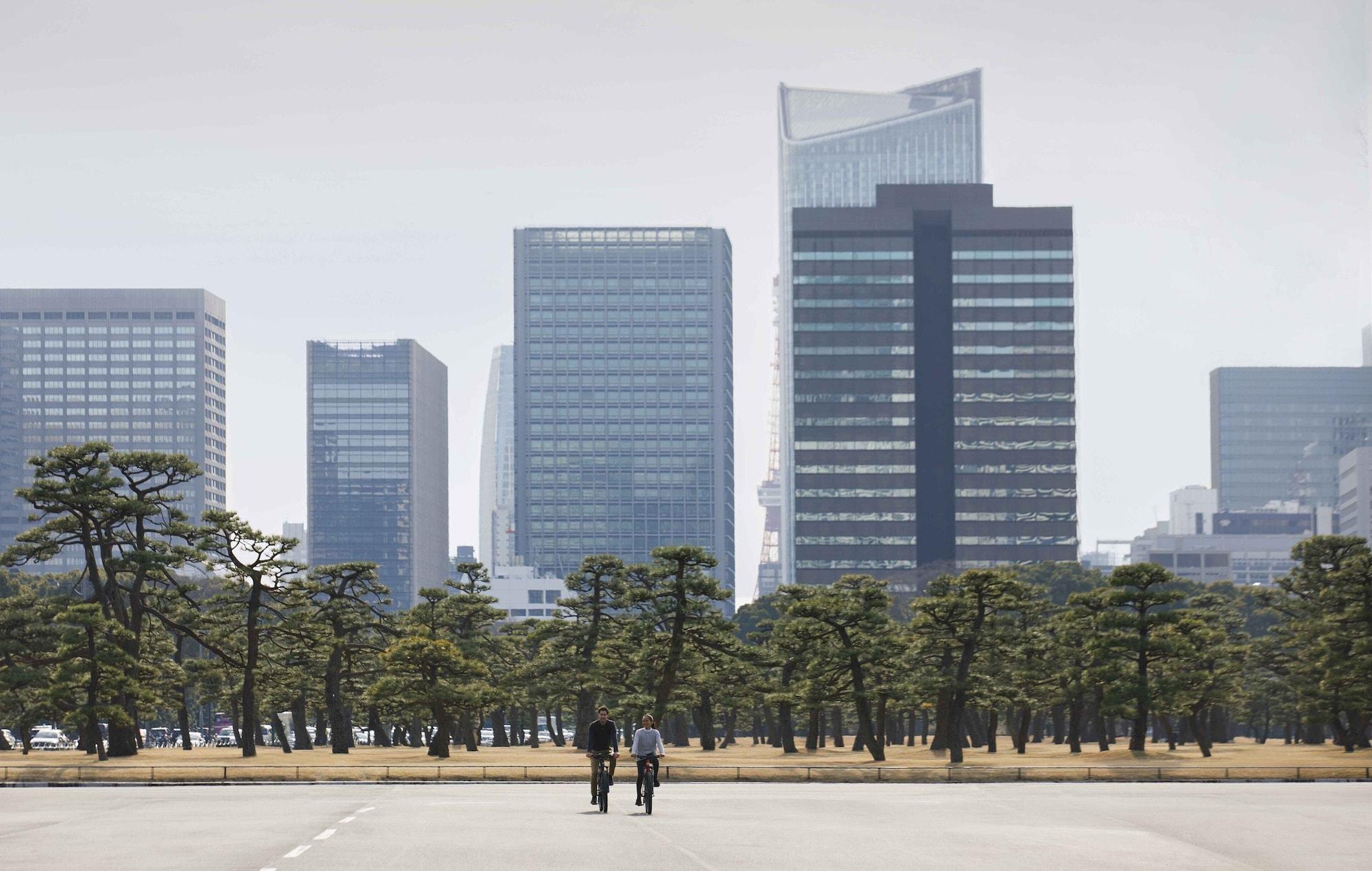 Oakwood Premier Tokyo Hotel Екстериор снимка The skyline of the Gyeonggi-do government complex