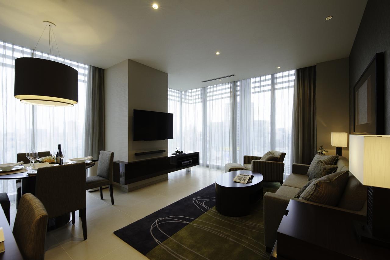 Oakwood Premier Tokyo Hotel Екстериор снимка A living room in a suite at the hotel
